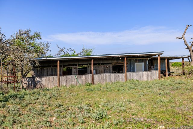 453 Reeves Ln, Harper, TX 78631