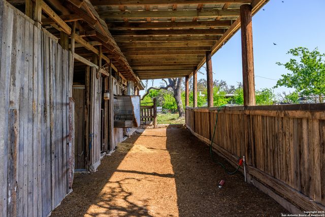 453 Reeves Ln, Harper, TX 78631