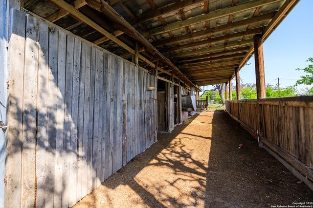 453 Reeves Ln, Harper, TX 78631