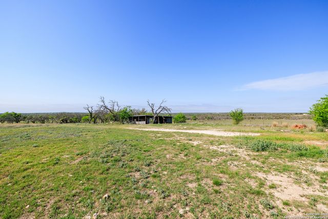 453 Reeves Ln, Harper, TX 78631