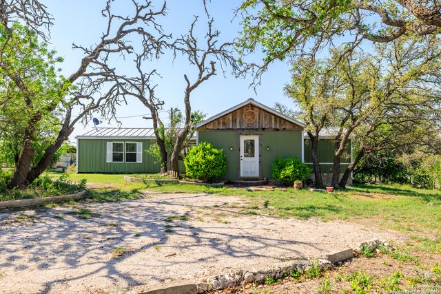 453 Reeves Ln, Harper, TX 78631