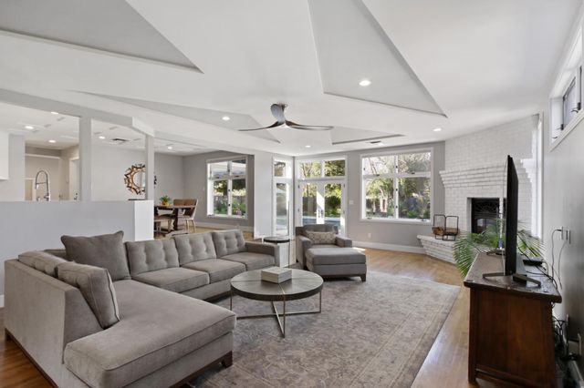 3221 Morse Ave, Sacramento, CA 95821