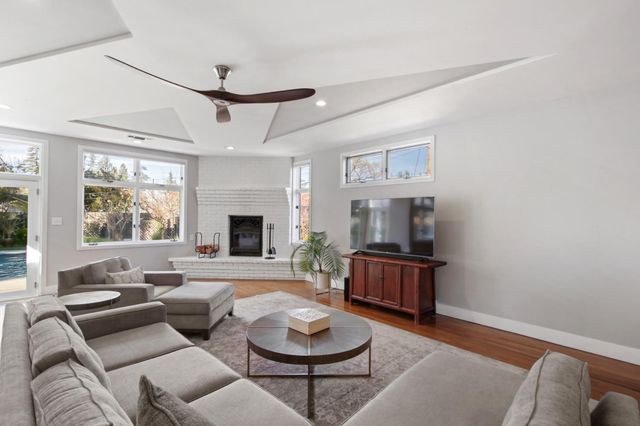 3221 Morse Ave, Sacramento, CA 95821