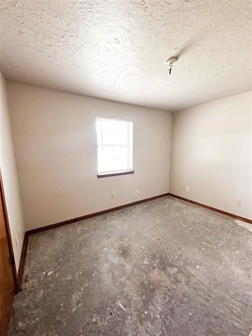 26032 E 1780 Rd, Walters, OK 73572