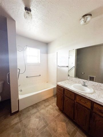 26032 E 1780 Rd, Walters, OK 73572