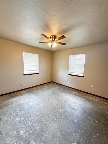 26032 E 1780 Rd, Walters, OK 73572