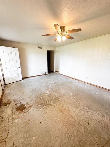 26032 E 1780 Rd, Walters, OK 73572