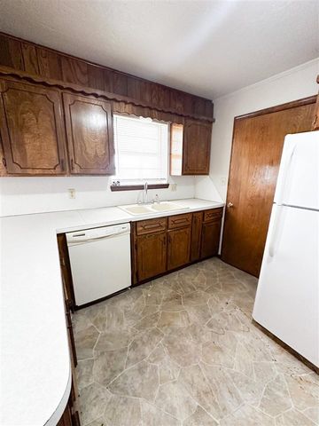 26032 E 1780 Rd, Walters, OK 73572