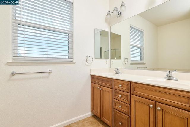 18 Outer Banks Pl, Sacramento, CA 95835