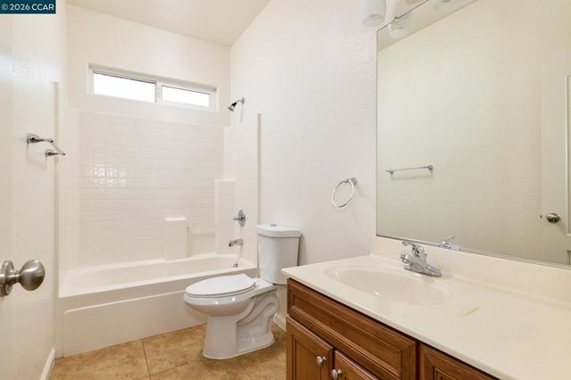 18 Outer Banks Pl, Sacramento, CA 95835