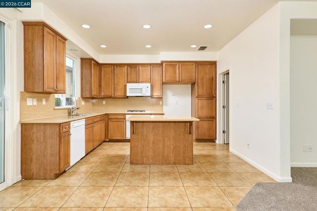 18 Outer Banks Pl, Sacramento, CA 95835