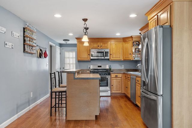 5 Rocky Circle, Derry, NH 03038