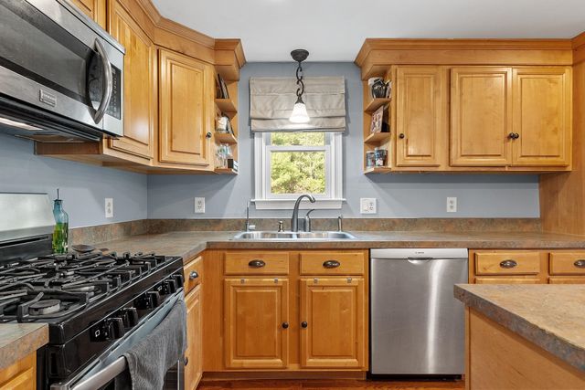 5 Rocky Circle, Derry, NH 03038