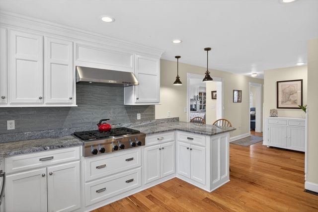 70 Old Queen Anne Rd, Chatham, MA 02633