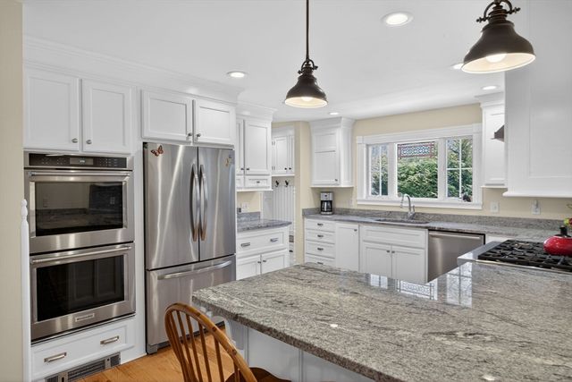 70 Old Queen Anne Rd, Chatham, MA 02633