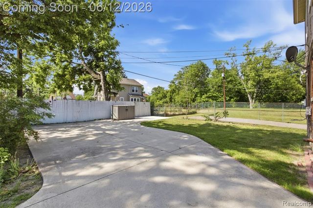 10351 Maplelawn Street, Detroit, MI 48204
