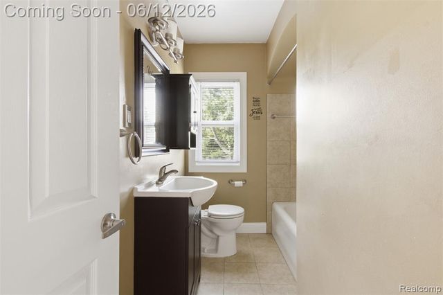10351 Maplelawn Street, Detroit, MI 48204