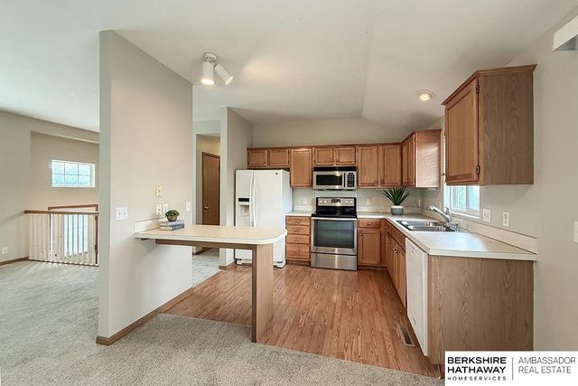 1138 Devon Drive, Papillion, NE 68046