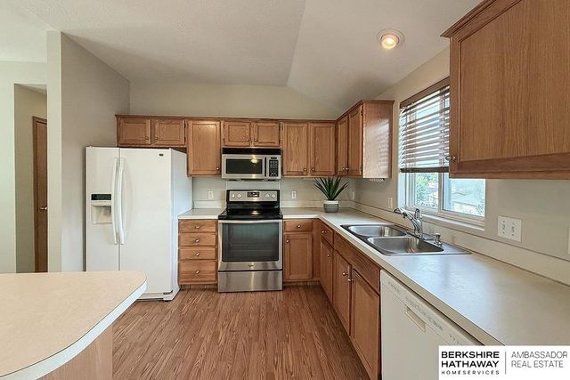 1138 Devon Drive, Papillion, NE 68046
