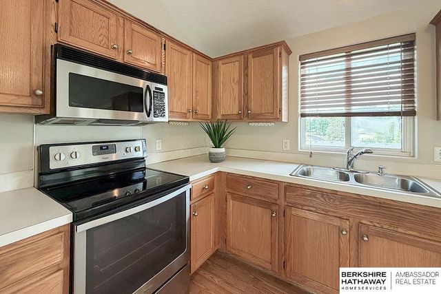 1138 Devon Drive, Papillion, NE 68046