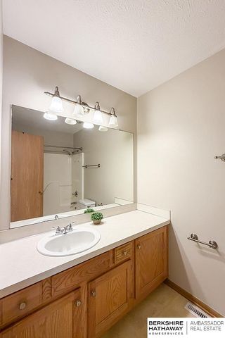 1138 Devon Drive, Papillion, NE 68046