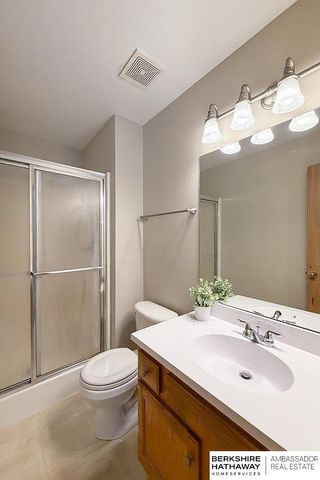 1138 Devon Drive, Papillion, NE 68046