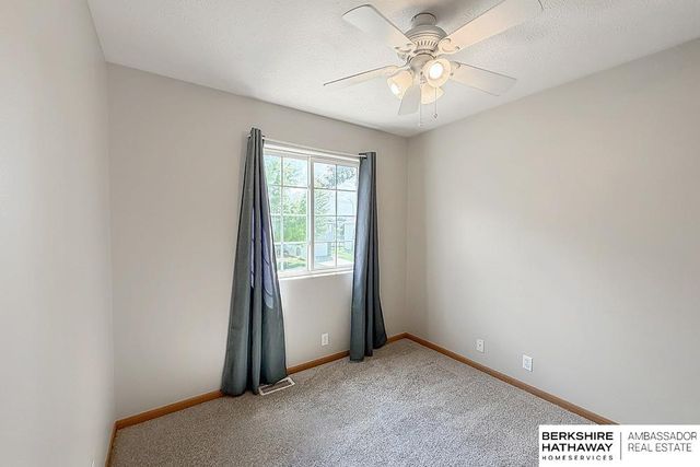 1138 Devon Drive, Papillion, NE 68046
