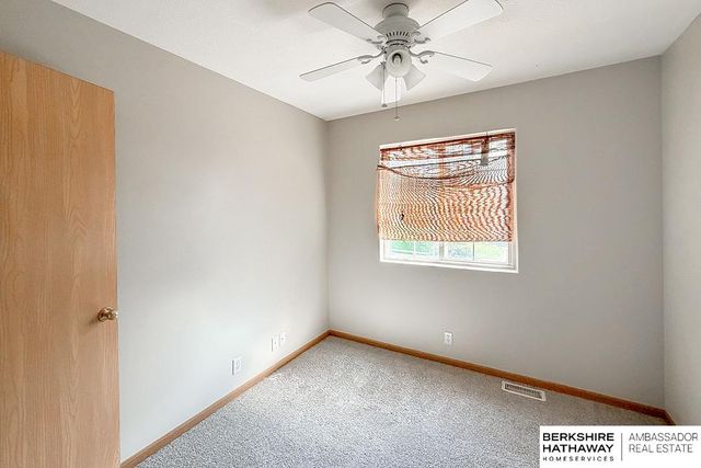 1138 Devon Drive, Papillion, NE 68046