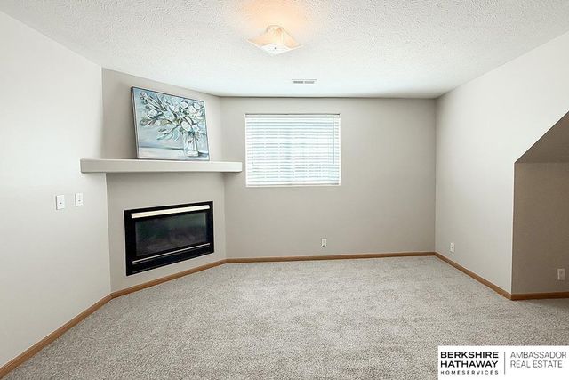 1138 Devon Drive, Papillion, NE 68046