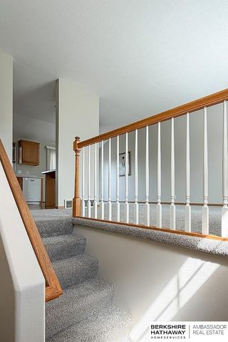 1138 Devon Drive, Papillion, NE 68046