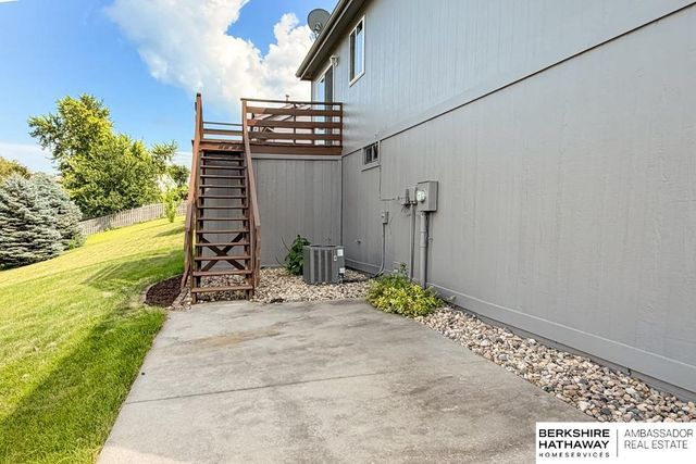 1138 Devon Drive, Papillion, NE 68046