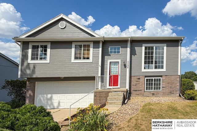 1138 Devon Drive, Papillion, NE 68046