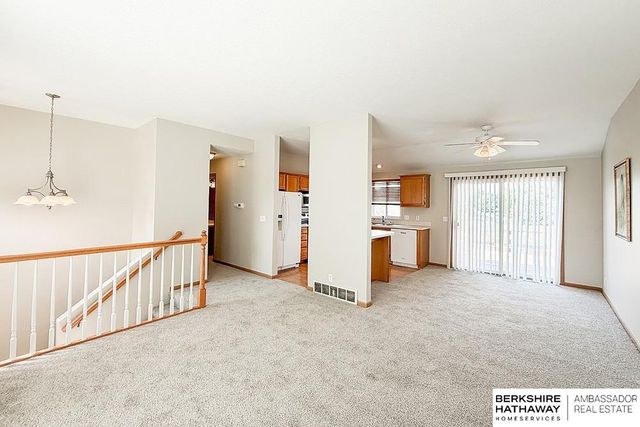 1138 Devon Drive, Papillion, NE 68046