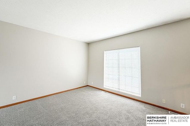 1138 Devon Drive, Papillion, NE 68046