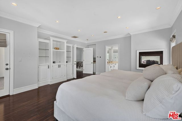 5230 Teesdale Avenue, Los Angeles, CA 91607