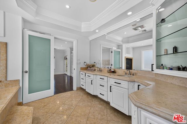 5230 Teesdale Avenue, Los Angeles, CA 91607