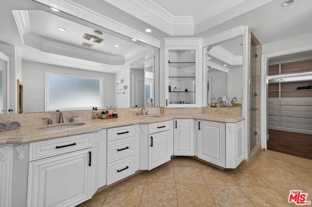 5230 Teesdale Avenue, Los Angeles, CA 91607