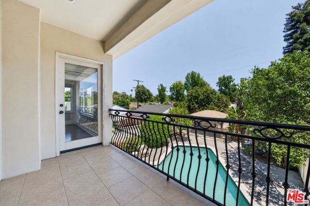 5230 Teesdale Avenue, Los Angeles, CA 91607