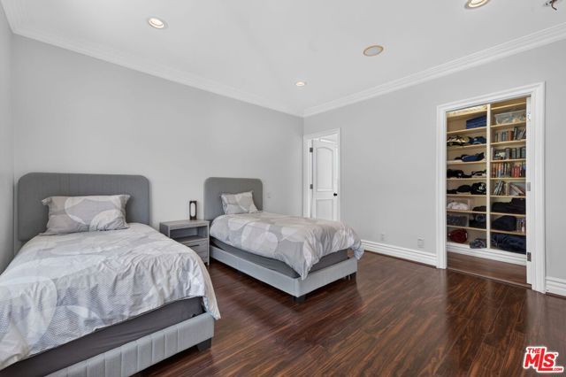 5230 Teesdale Avenue, Los Angeles, CA 91607