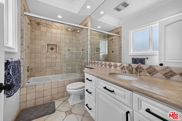 5230 Teesdale Avenue, Los Angeles, CA 91607