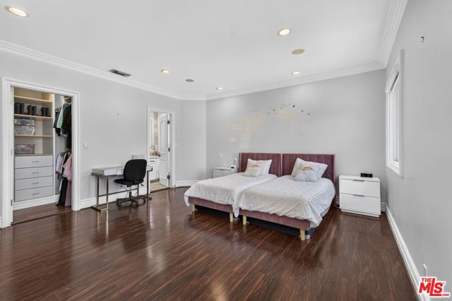 5230 Teesdale Avenue, Los Angeles, CA 91607