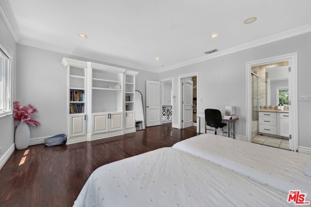 5230 Teesdale Avenue, Los Angeles, CA 91607