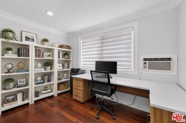 5230 Teesdale Avenue, Los Angeles, CA 91607