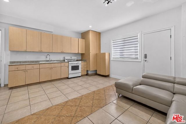 5230 Teesdale Avenue, Los Angeles, CA 91607