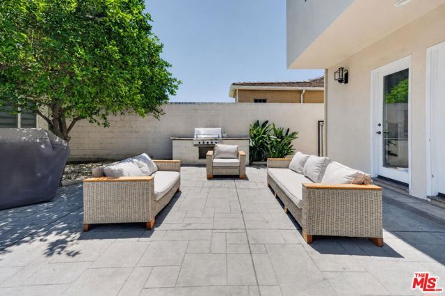5230 Teesdale Avenue, Los Angeles, CA 91607