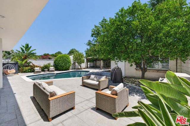 5230 Teesdale Avenue, Los Angeles, CA 91607