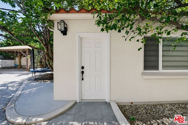 5230 Teesdale Avenue, Los Angeles, CA 91607