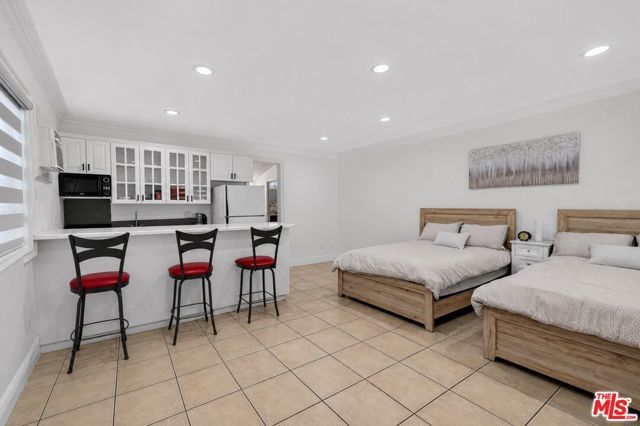 5230 Teesdale Avenue, Los Angeles, CA 91607