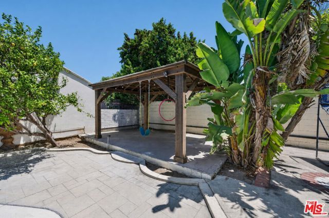 5230 Teesdale Avenue, Los Angeles, CA 91607