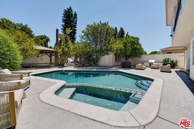5230 Teesdale Avenue, Los Angeles, CA 91607